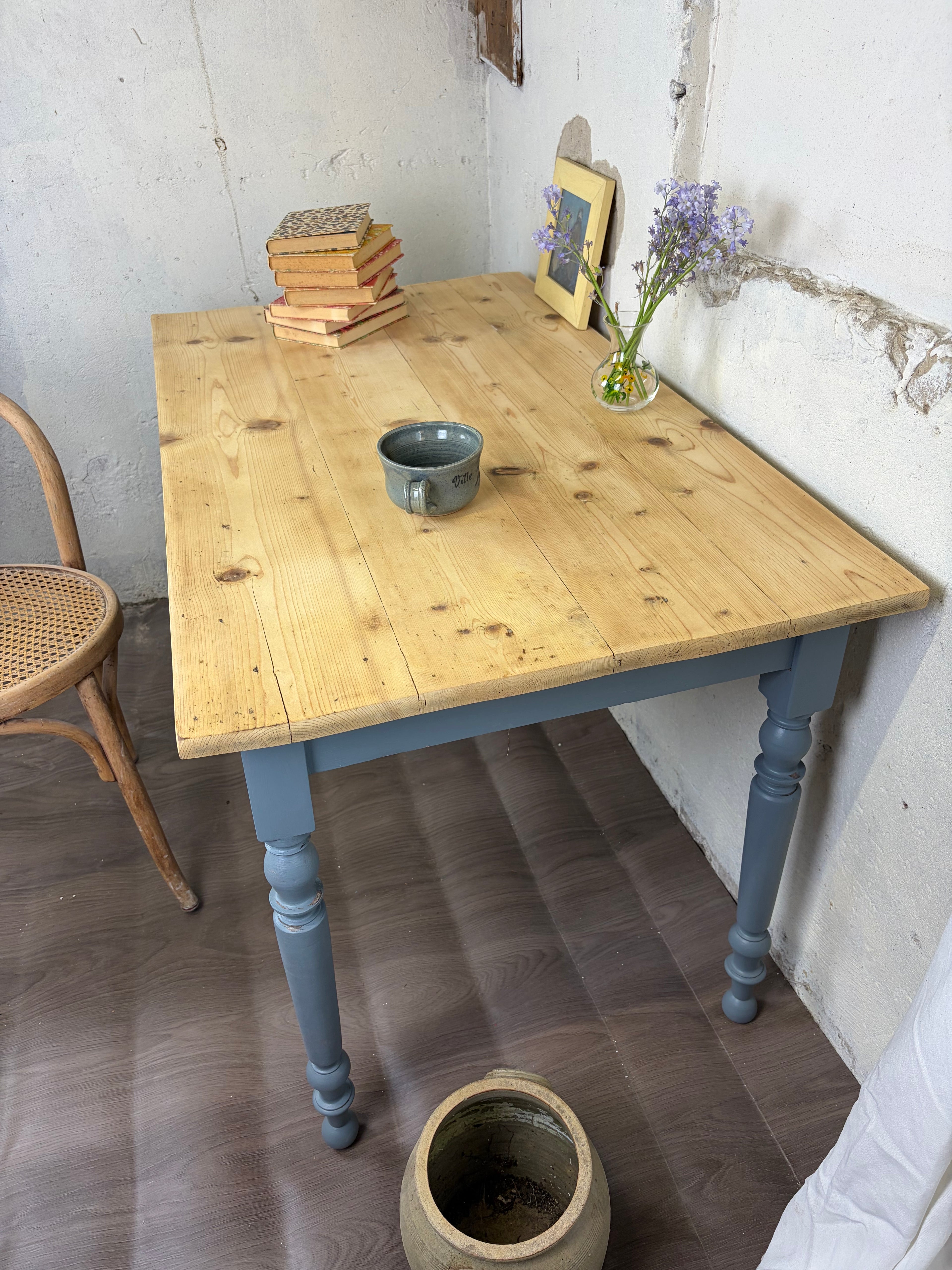 Table / Bureau