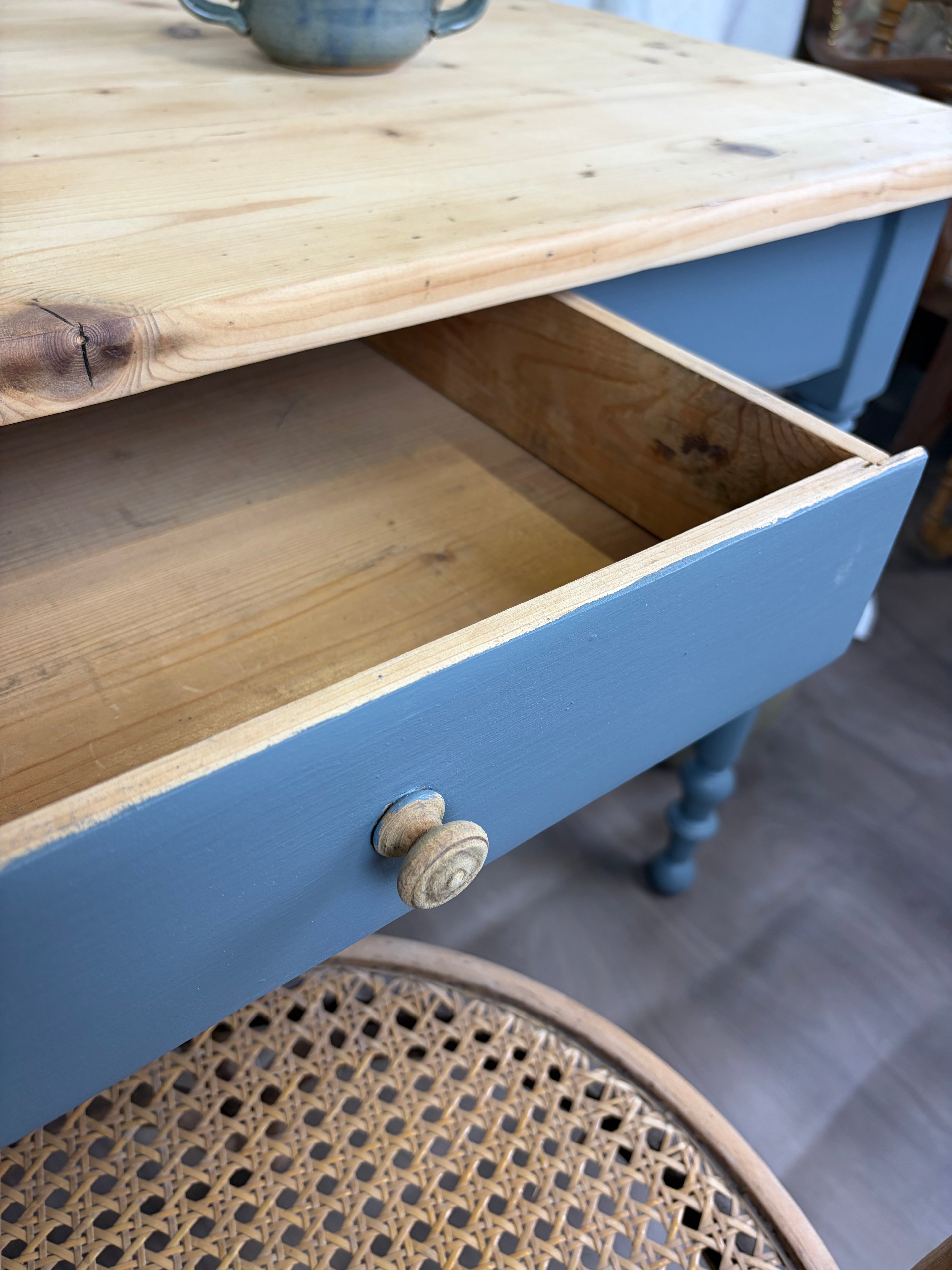Table / Bureau