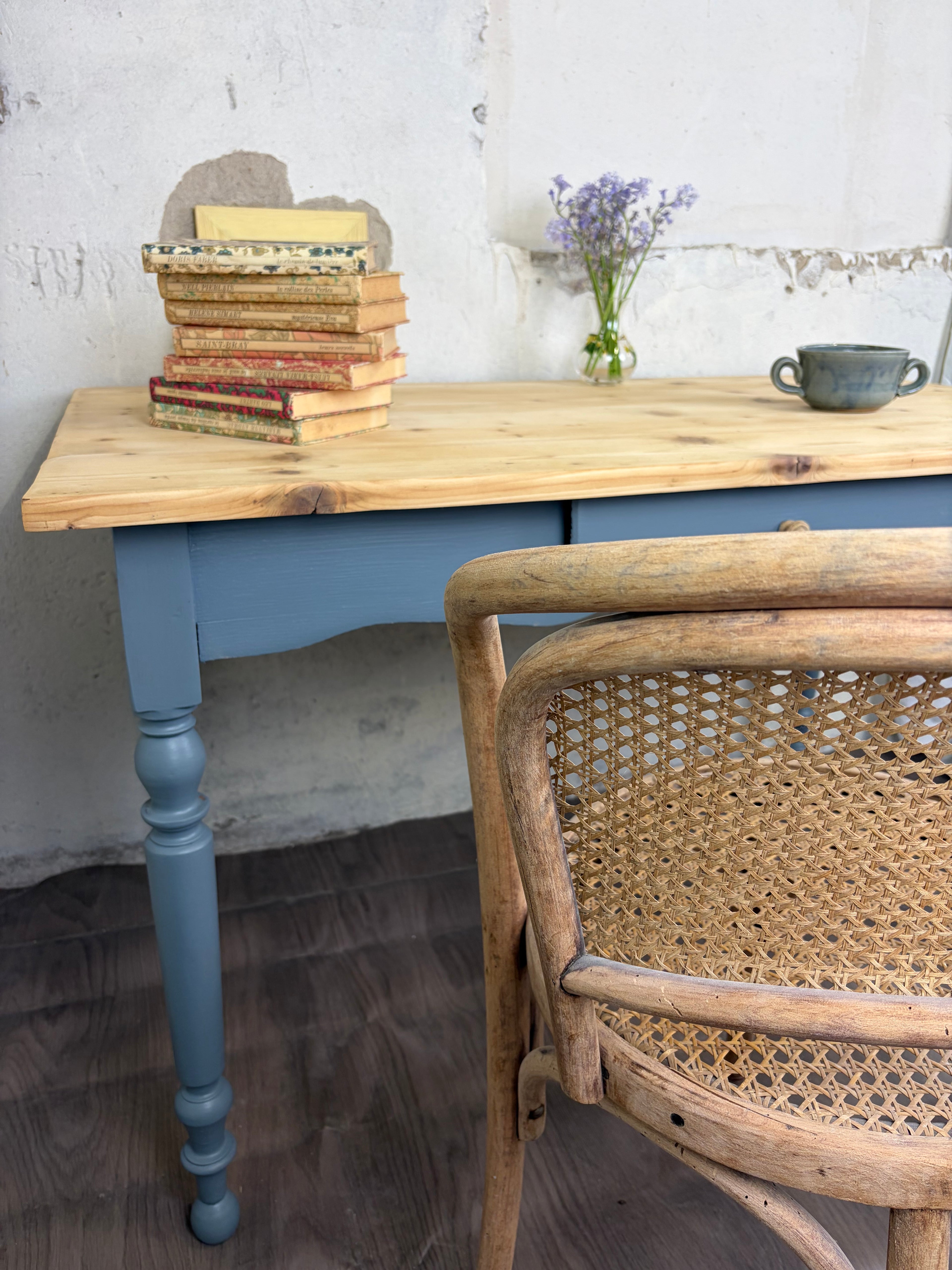 Table / Bureau